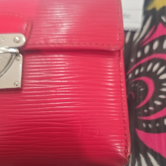 Louis Vuitton Red Epi Women's Wallet In Beautiful Used Condition - Picture 12 of 12